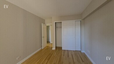 80 N Moore St in New York, NY - Building Photo - Building Photo