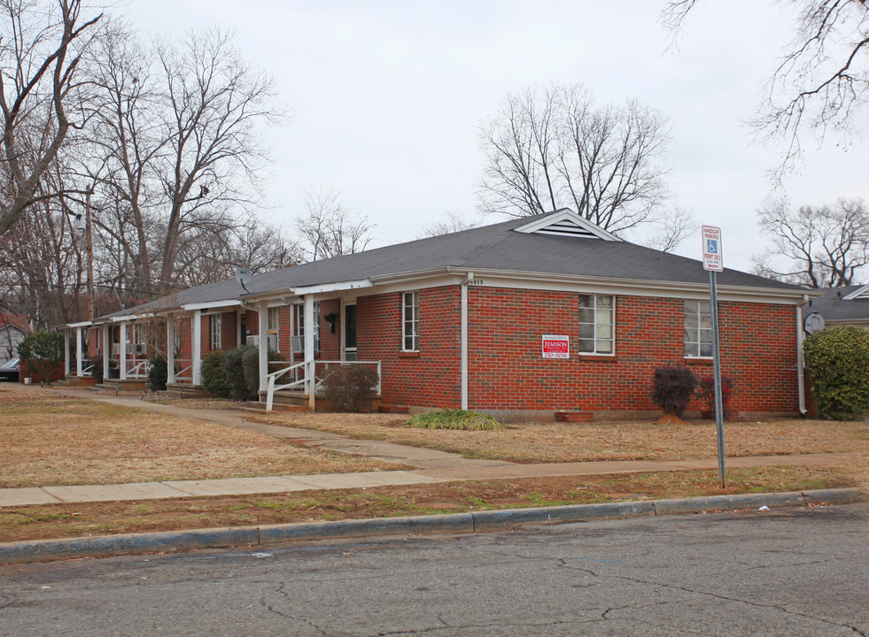 Oakwood Apartments in Birmingham, AL - Building Photo