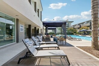 San Regis Apartments in Van Nuys, CA - Building Photo - Building Photo