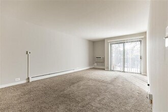 Rosewood Apartments in Round Lake, IL - Foto de edificio - Building Photo