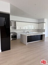 10360 Ilona Ave in Los Angeles, CA - Building Photo - Building Photo