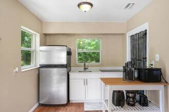 3404 1/2 N 11th St in Tampa, FL - Building Photo - Building Photo