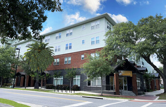 LynCourt Square in Gainesville, FL - Building Photo - Building Photo