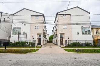5811 Petty St in Houston, TX - Building Photo - Building Photo