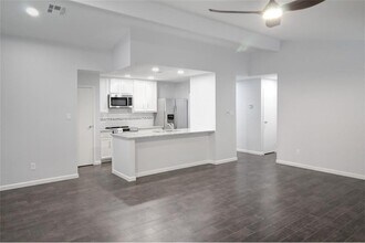 28 E Brookberry Ct in Spring, TX - Building Photo - Building Photo