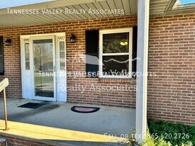 997 Kirk Ave in Lenoir City, TN - Building Photo