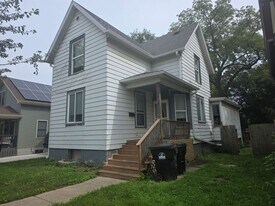 1435 Villa St in Racine, WI - Building Photo