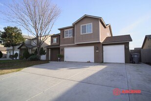 301 Alysheba Dr in Bakersfield, CA - Building Photo