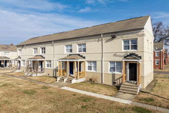 Seven Oaks Apartments in Newport News, VA - Building Photo - Building Photo