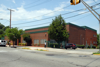 Christopher Hope Homes in Paterson, NJ - Foto de edificio - Building Photo