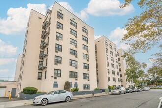 3845 Shore Pky in Brooklyn, NY - Building Photo - Building Photo