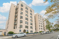 3845 Shore Pky in Brooklyn, NY - Foto de edificio - Building Photo