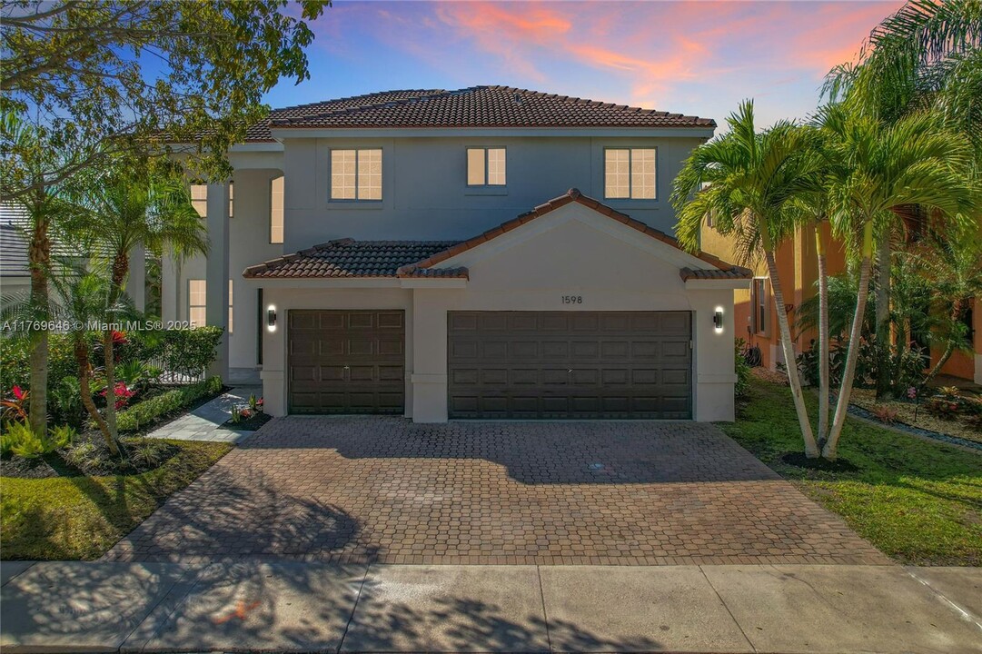 1598 Sandpiper Cir in Weston, FL - Building Photo
