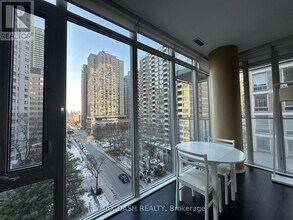 75-675 St Nicholas St in Toronto, ON - Building Photo - Building Photo