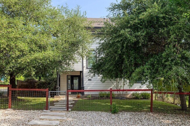 2200 Pennsylvania Ave in Austin, TX - Building Photo - Building Photo