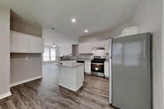 7010 Apple Oak Ct in Richmond, TX - Building Photo - Building Photo