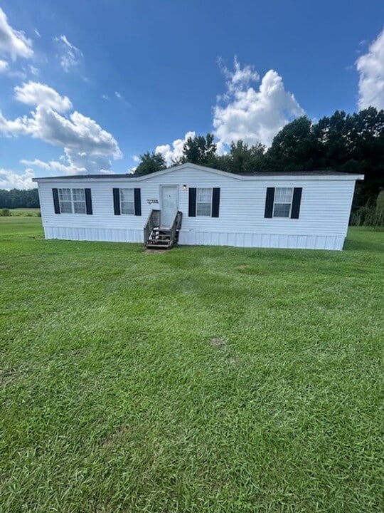 13766 North Carolina Hwy 72 in Lumberton, NC - Foto de edificio