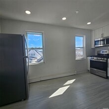 124 W Fulton St in Long Beach, NY - Building Photo - Building Photo