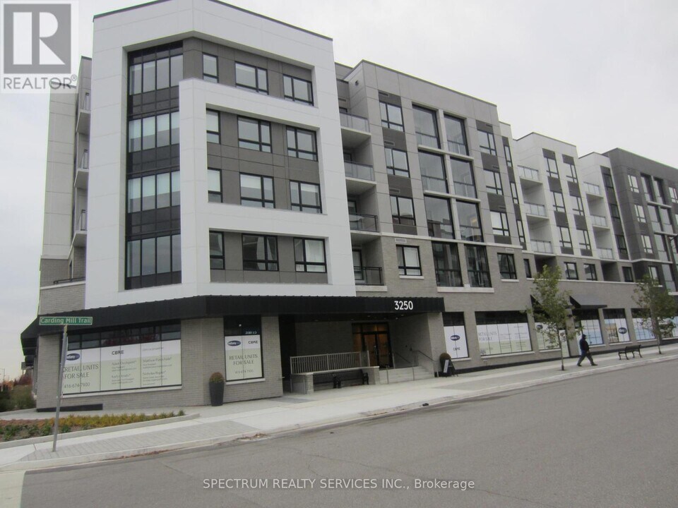 3250 Carding Mill Trail in Oakville, ON - Building Photo