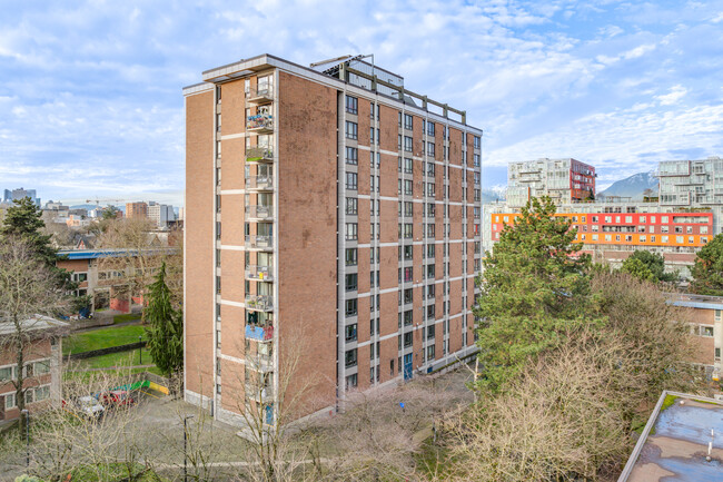 Stamps Place in Vancouver, BC - Building Photo - Primary Photo