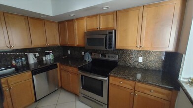 5600 Collins Ave, Unit #16Y in Miami Beach, FL - Building Photo - Building Photo