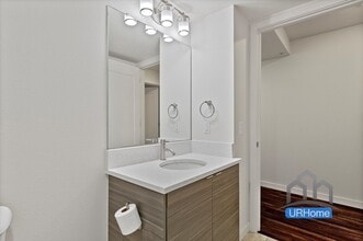 Hollywood 12 in Portland, OR - Foto de edificio - Building Photo