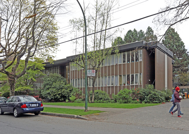 546 W 13th Ave in Vancouver, BC - Building Photo - Primary Photo