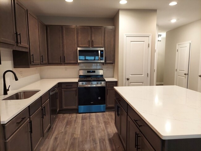 2879 Regal Park Dr NW in Atlanta, GA - Building Photo - Building Photo
