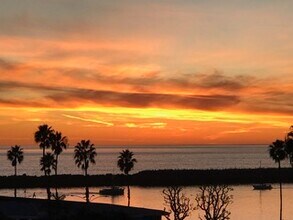640 The Vlg, Unit 312 in Redondo Beach, CA - Foto de edificio - Building Photo