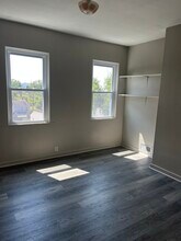 30 Yoder St in Pittsburgh, PA - Foto de edificio - Building Photo