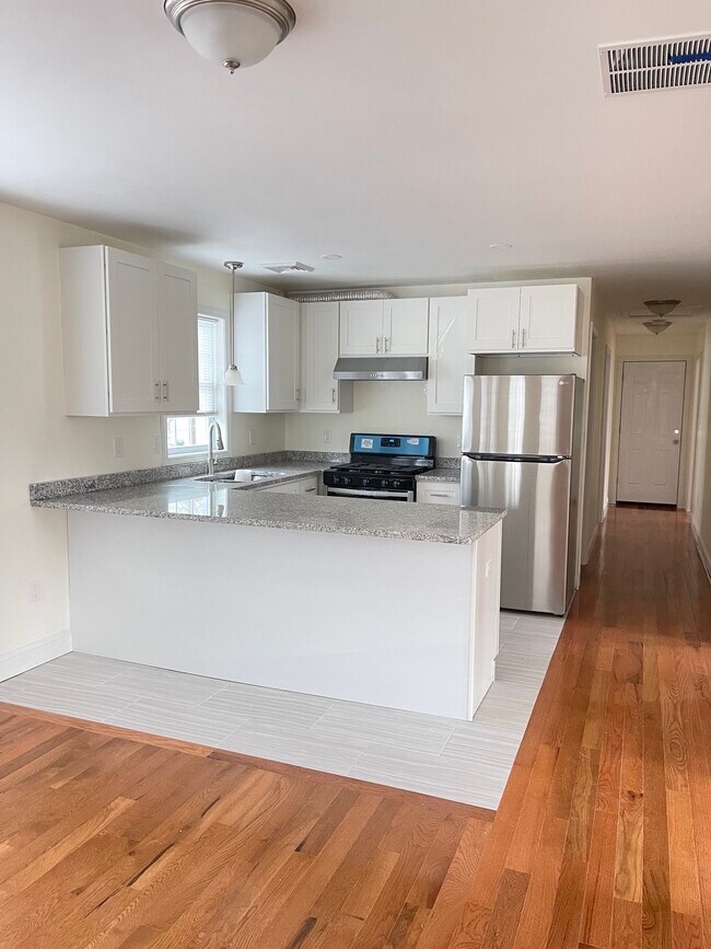 82 Forest Ave in Pawtucket, RI - Building Photo - Building Photo