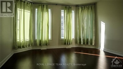 271 Serena Way in Ottawa, ON - Building Photo - Building Photo