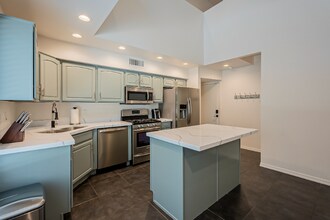 7829 N 21st Ave in Phoenix, AZ - Foto de edificio - Building Photo