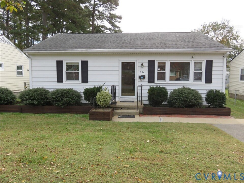 231 N Mapleleaf Ave, Unit 4304 in Highland Springs, VA - Building Photo
