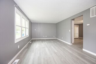 3818 S Hogan Dr in Lorain, OH - Building Photo - Building Photo