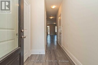 5228 Pinedale Ave in Burlington, ON - Building Photo - Building Photo