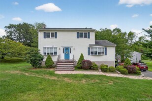 19 McGarrah Rd in Monroe, NY - Building Photo