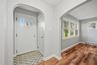 1060 S Hermitage Rd in Hermitage, PA - Foto de edificio - Building Photo