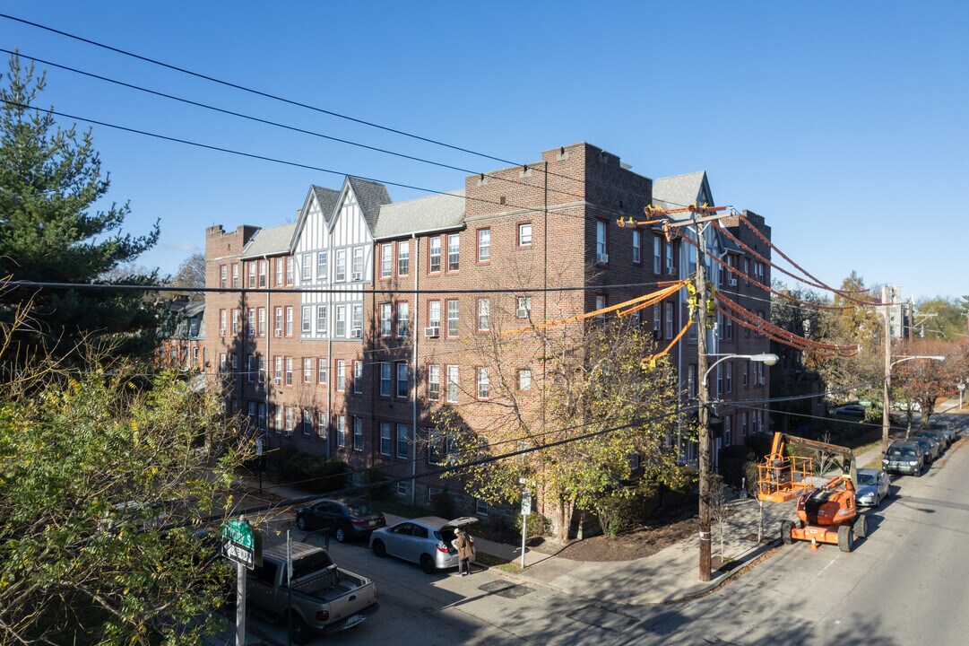 Trinity Apartments in Philadelphia, PA - Foto de edificio