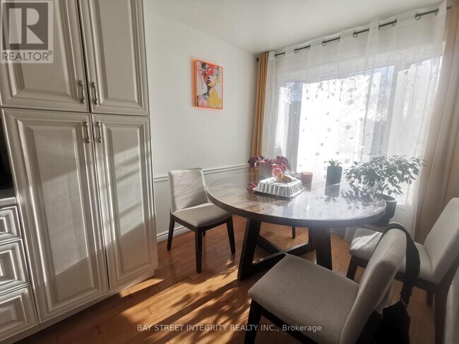 976 Raintree Ln in Mississauga, ON - Building Photo - Building Photo