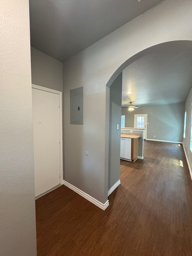7811 Kingsbury Way in San Antonio, TX - Foto de edificio - Building Photo
