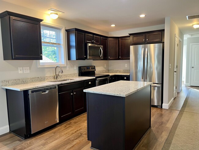 448 Daniel Webster Hwy in Merrimack, NH - Building Photo - Building Photo