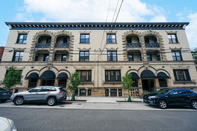 Lionhead in Pittsburgh, PA - Building Photo - Building Photo