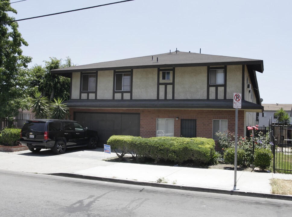 11424 Hatteras St in North Hollywood, CA - Building Photo