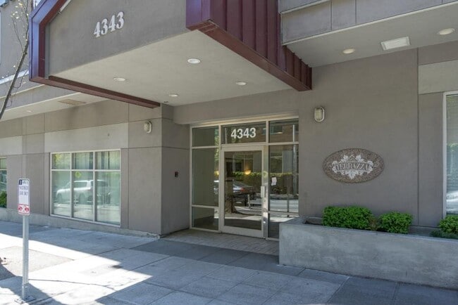 4343 Roosevelt Way NE in Seattle, WA - Building Photo - Building Photo