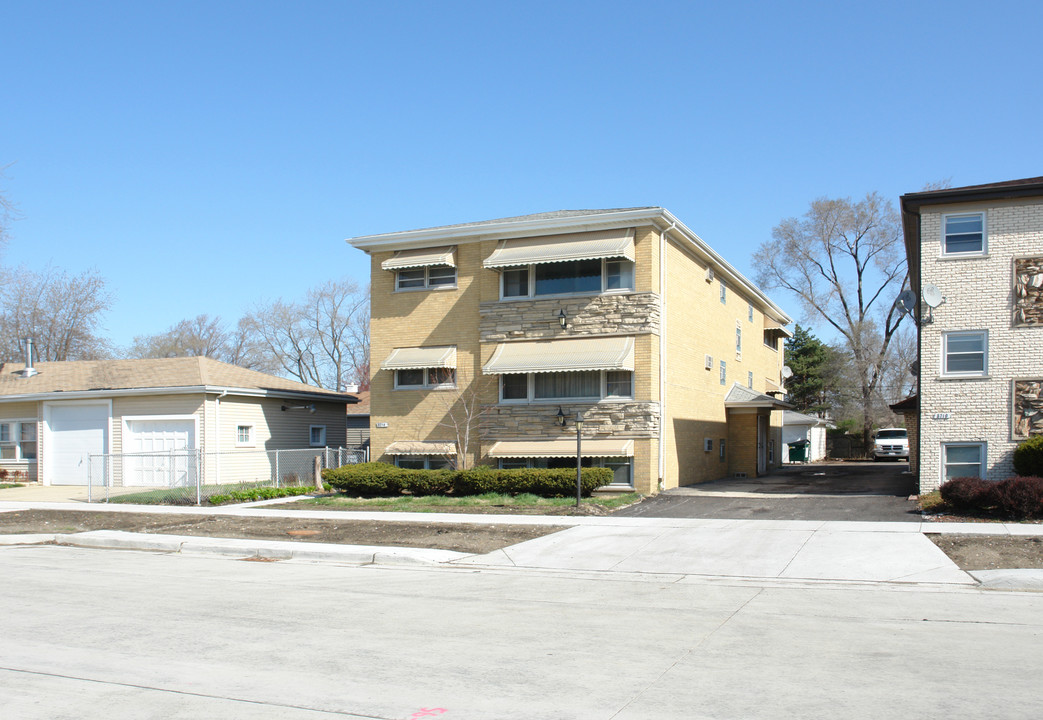 8714 Fullerton Ave in River Grove, IL - Building Photo