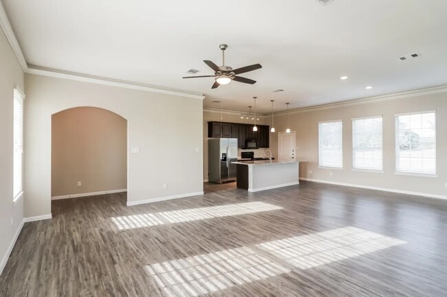 property at 1538 Lakeland Cir