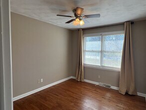 1911 E Gretna St in Springfield, MO - Building Photo - Building Photo