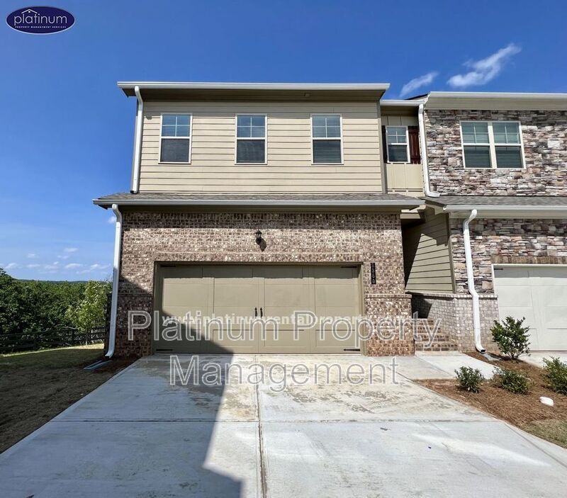2360 Manor Pointe Dr in Cumming, GA - Building Photo