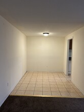 509 Burnside Ave, Unit #B7 in East Hartford, CT - Foto de edificio - Building Photo